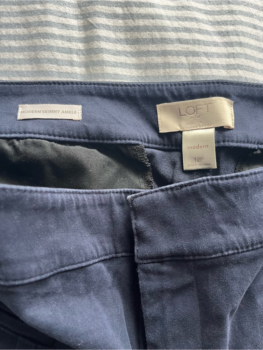 LOFT Modern Skinny Ankle Pants in Navy - Picture 3 of 4